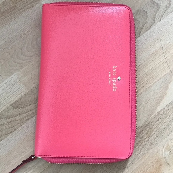 kate spade Handbags - 🎉HOST PICK 🎉Kate Spade Travel Continental Wallet kate spade Handbags - 🎉HOST PICK 🎉Kate Spade Travel Continental Wallet